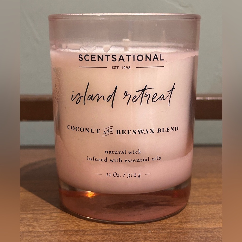 Scentsational "Island Retreat" Coconut & Beeswax Blend Luxury Scented Candle - Picture 2 of 5